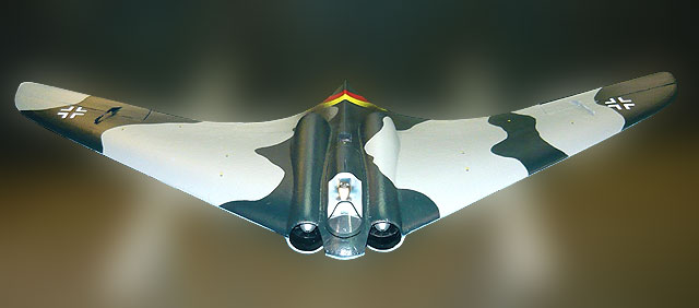 fly2air.com - Horten-9 V3 P3 mit Schubrohren